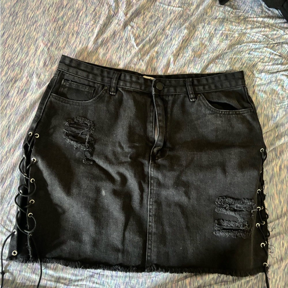 Black skirt with strings